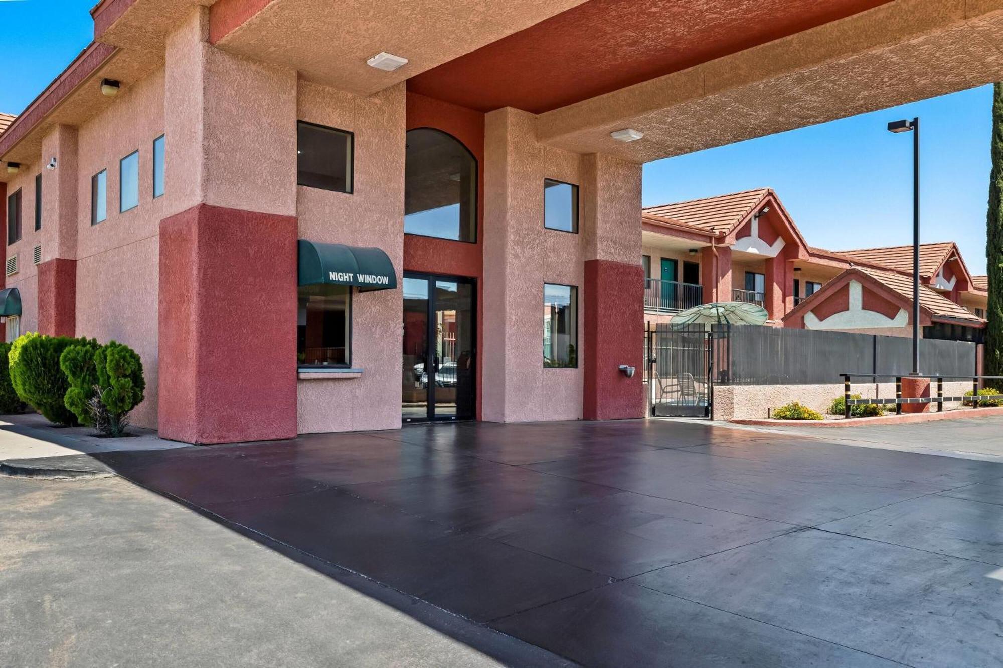Days Inn By Wyndham Tucson Airport Drexel Heights Extérieur photo