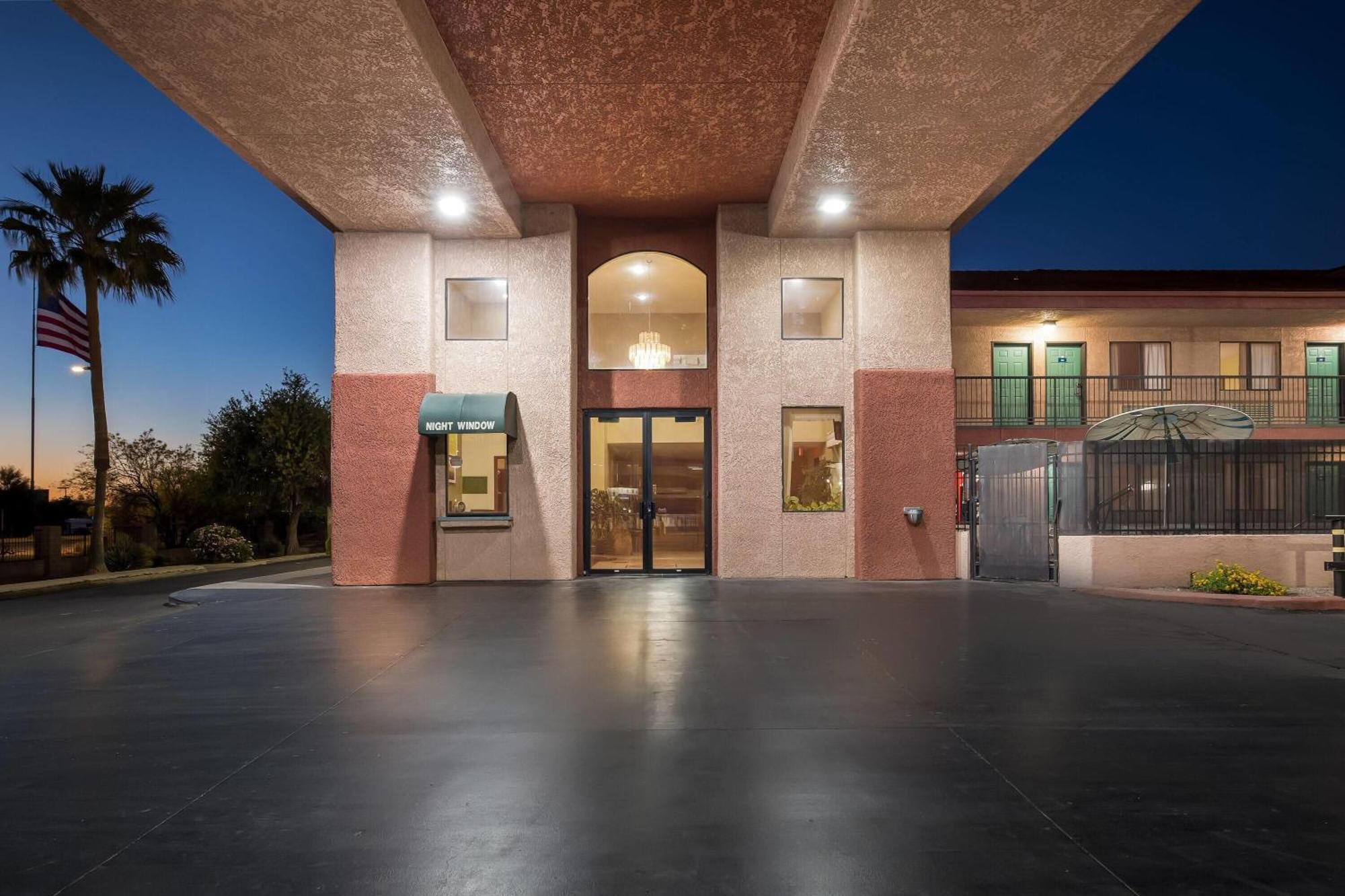 Days Inn By Wyndham Tucson Airport Drexel Heights Extérieur photo