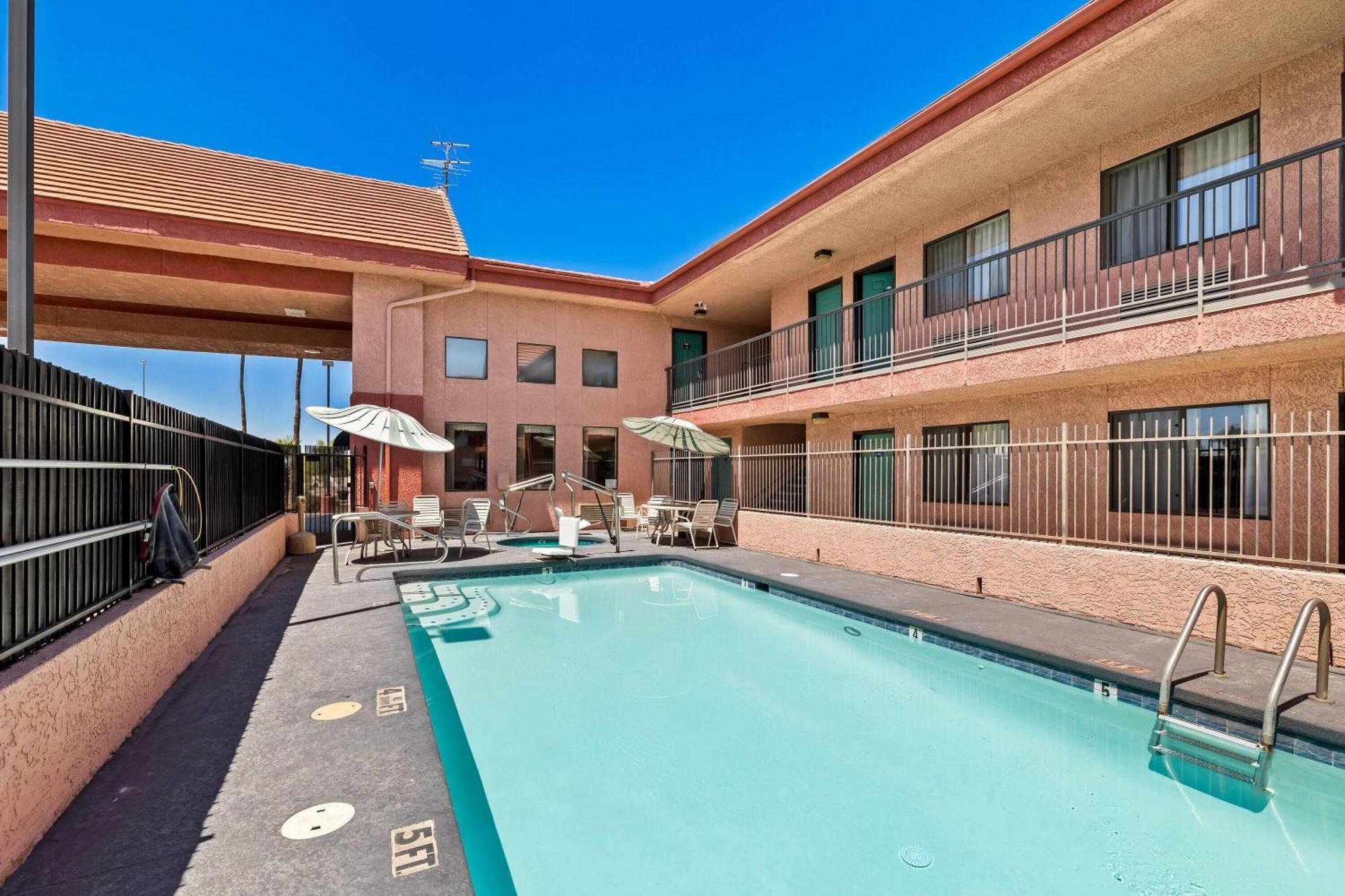 Days Inn By Wyndham Tucson Airport Drexel Heights Extérieur photo