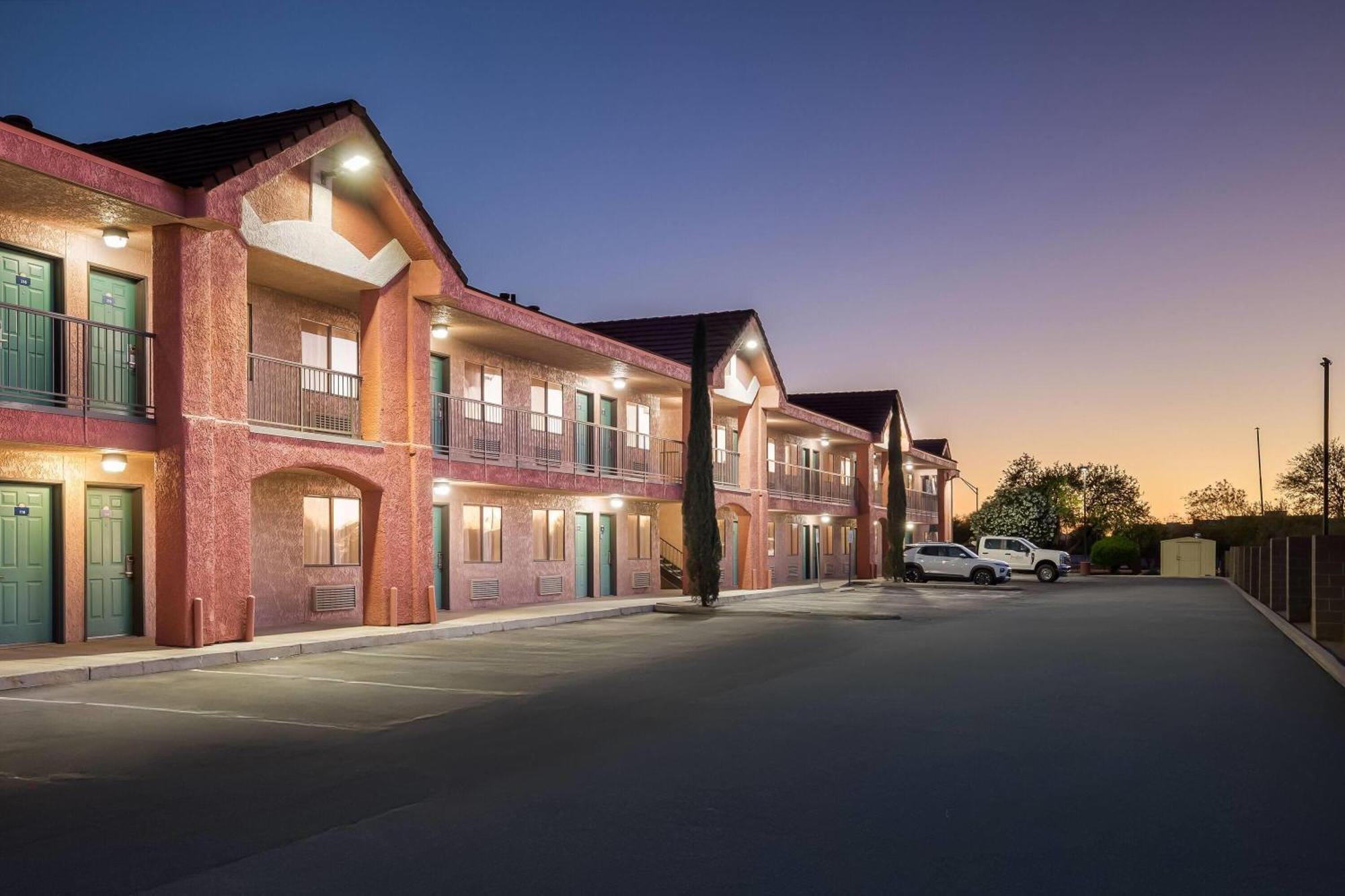 Days Inn By Wyndham Tucson Airport Drexel Heights Extérieur photo