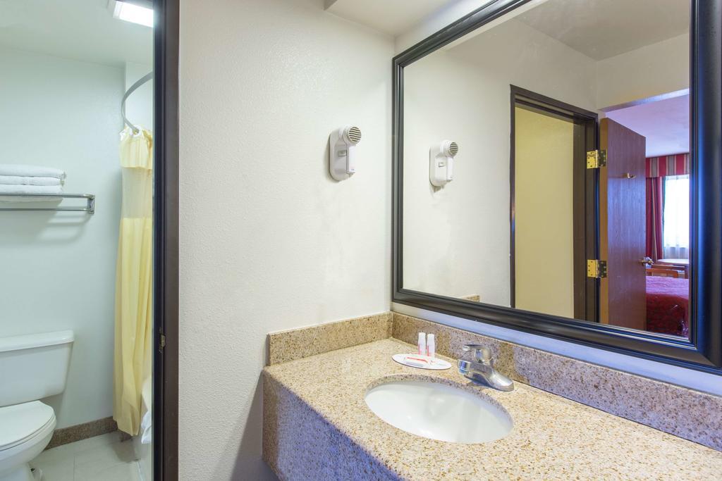 Days Inn By Wyndham Tucson Airport Drexel Heights Extérieur photo